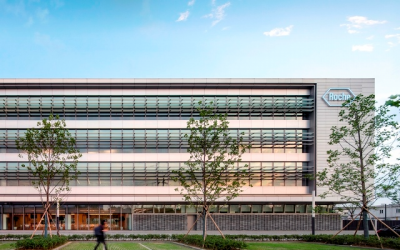 AstraZeneca and Roche Diagnostics Asia Pacific sign MOU to advance AI pathology in breast and lung cancer